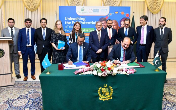 جنریشن ان لمیٹڈ منصوبہ پاکستان کے نوجوانوں کو جامع مدد فراہم کرنے کے ہمارے وژن کے مطابق ہے، وزیراعظم یوتھ پروگرام کے چیئرمین رانا مشہود احمد خان کا لیٹر آف انٹینٹ پر دستخط کی تقریب میں اظہار خیال