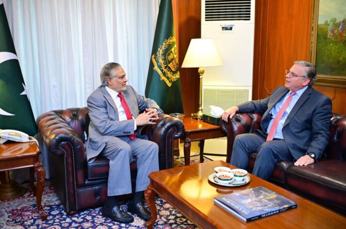وزیر خارجہ محمد اسحاق ڈار سے امریکی سفیر ڈونلڈ بلوم کی ملاقات