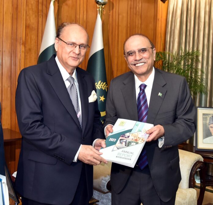 صدر مملکت آصف علی زرداری سے بینکنگ محتسب پاکستان سراج الدین عزیز کی ملاقات، ادارے کی سالانہ رپورٹ پیش کی