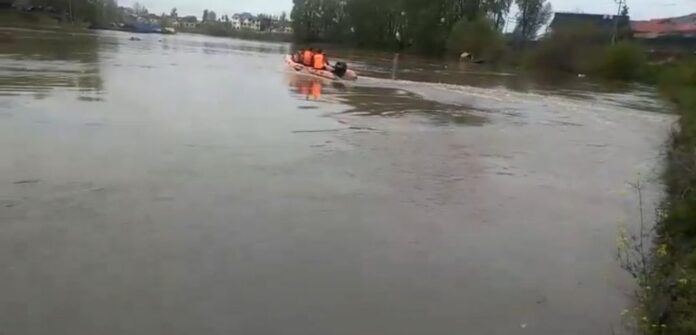 after boat overturns in Jhelum river