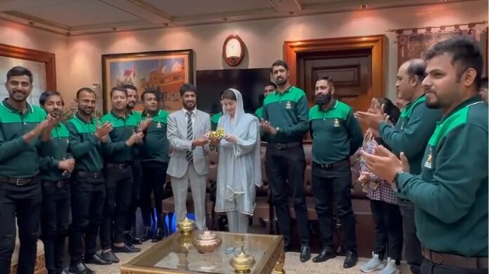 ڈیف کرکٹ ٹیم کا وزیراعلیٰ آفس آمدپر پرتپاک استقبال، وزیراعلیٰ پنجاب مریم نواز سے ملاقات