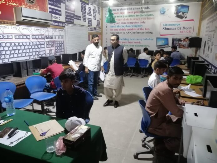 اسسٹنٹ کمشنر سمبڑیال کا مختلف سکولوں کا دورہ، سٹوڈنٹ کونسل کے انتخابات کیلئے جاری پولنگ کا جائزہ لیا