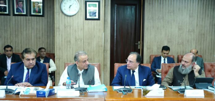 کاروبار کے فروغ کیلئے صوبوں اور وفاق کے اشتراک سے مربوط نظام تشکیل دیں گے، سرمایہ کاری کو تحفظ دینے کے لئے صوبائی سطح پر بھی قانون سازی ہوگی ،عبدالعلیم خان