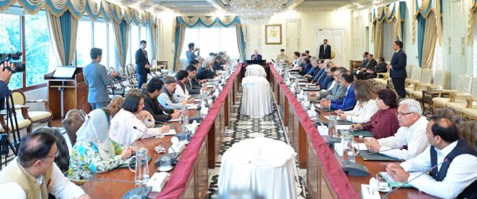 معیشت بحالی کی پٹڑی پر گامزن ہے، مزید معاشی استحکام کیلئے کام کر رہے ہیں، وزیراعظم محمد شہباز شریف کاویئر ہائوس اور لاجسٹکس کو انڈسٹری کا درجہ دینے کا اعلان