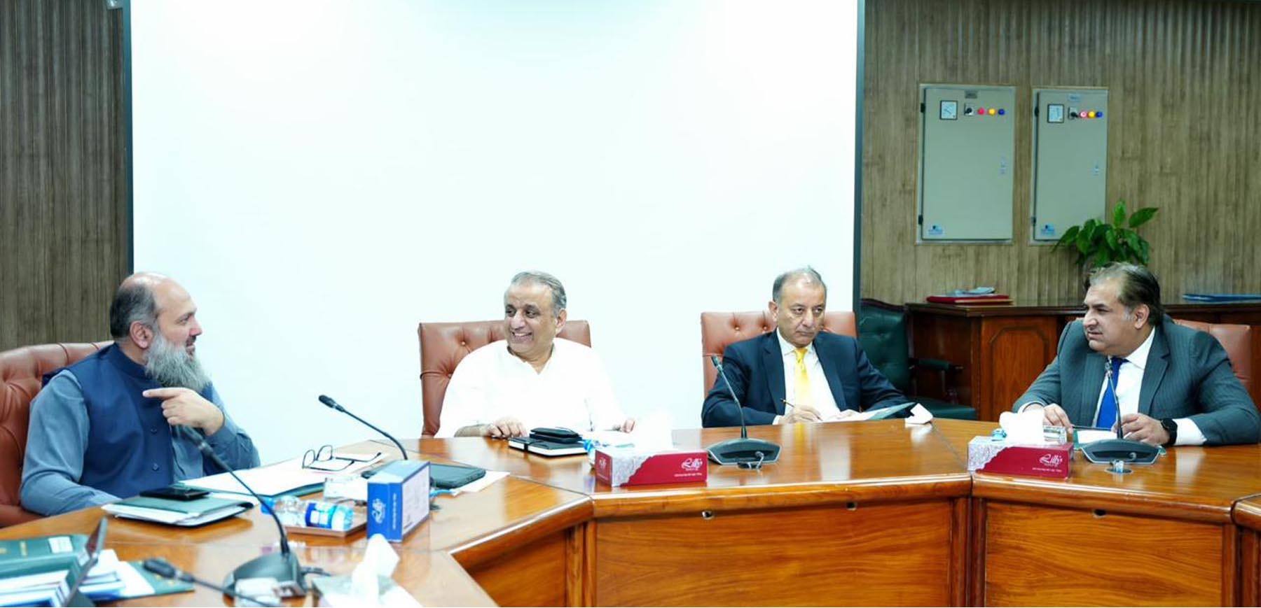 بورڈ آف انویسٹمنٹ نئے کاروبار کیلئے رجسٹریشن کے عمل کو آسان بنائے، پاکستان بزنس پورٹل کے خدوخال واضح کریں، وفاقی وزیر سرمایہ کاری بورڈ،نجکاری اور مواصلات عبدالعلیم خان کی زیرصدارت ایز آف ڈوئنگ بزنس پر خصوصی اجلاس
