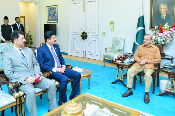 وزیرِ اعظم شہباز شریف سے گورنر خیبر پختونخوا فیصل کریم کنڈی کی ملاقات، صوبہ کے امور ، ملکی سیاسی صورتحال پر تبادلہ خیال وزیرِ اعظم شہباز شریف سے گورنر خیبر پختونخوا فیصل کریم کنڈی کی ملاقات، صوبہ کے امور ، ملکی سیاسی صورتحال پر تبادلہ خیال