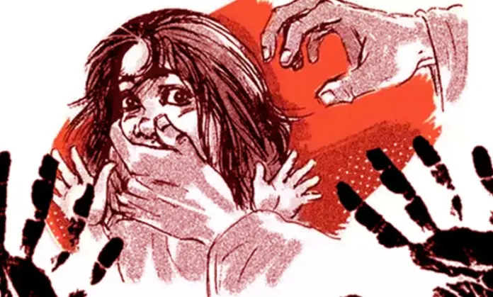 عصمت دری اور بلیک میلنگ کے سات ملزمان کو شکنجے میں لانے والی ایس ایچ او مریم فیض نے میرا سرفخر سے بلند کردیا،والدہ صائمہ ملک کی گفتگو
