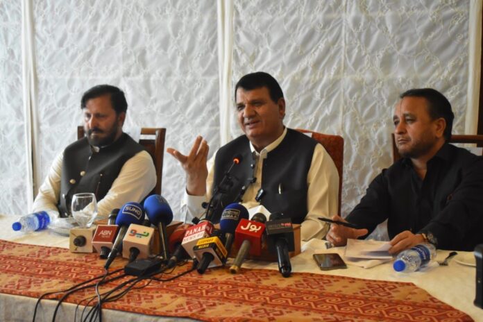 گلگت بلتستان کی ترقی کےلیے وفاقی حکومت بھر پور تعاون جاری رکھے گی، انجینئر امیر مقام