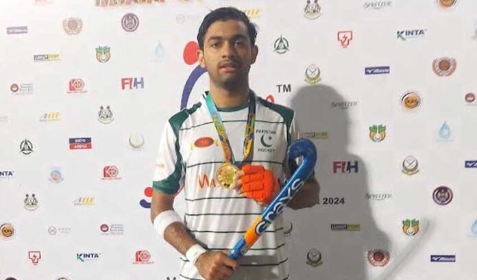 ISLAMABAD, May 05 (APP): Pakistan hockey team continued their impressive performance in the Sultan Azlan Shah Cup and defeated South Korea by 4-0 in a one-sided match on the second day of the tournament at Ipoh, Malaysia. Pakistan’s team dominated the match, with goals from Abdul Hanan Shahid, Arshad Liaqat, Ghazanfar Ali and Sufiyan Khan. The Korean team failed to score any goals against Pakistan’s strong defense. Six teams were participating in the tournament, including hosts Malaysia, Pakistan, Japan, Korea, New Zealand, and Canada. After a day’s rest, Pakistan’s hockey team would face Japan in their third match on May 7. This win was a significant boost for the Pakistan team, and they would look to carry this momentum forward in the tournament.
