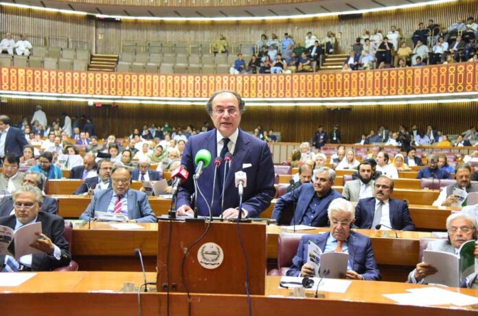 آئندہ مالی سال 25۔2024 کے وفاقی بجٹ کے نمایاں خدوخال ، اقتصادی ترقی کی شرح 3.6 فیصد،افراط زر کی شرح 12 فیصد اور ایف بی آر کے محصولات کا تخمینہ 12 ہزار 970 ارب روپے مقرر