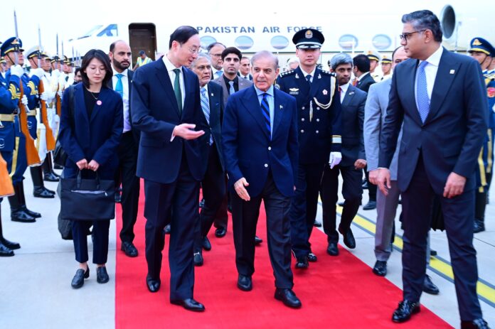وزیراعظم شہباز شریف چین کے سرکاری دورے کے دوسرے مرحلے میں بیجنگ پہنچ گئے