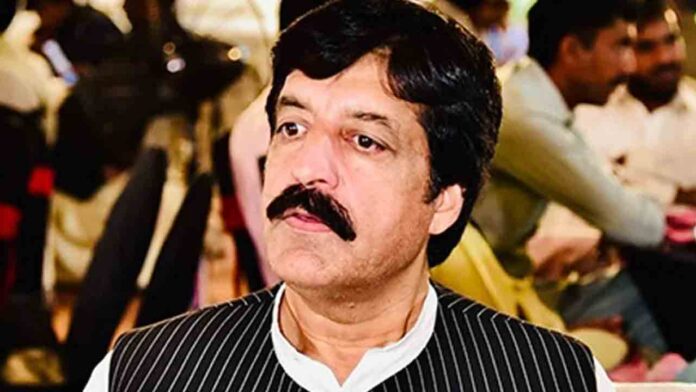 سردار سلیم حیدر سے '' ہیرو آف بڈھ بیر'' شہید کیپٹن اسفند یار بخاری کے والد کی ملاقات