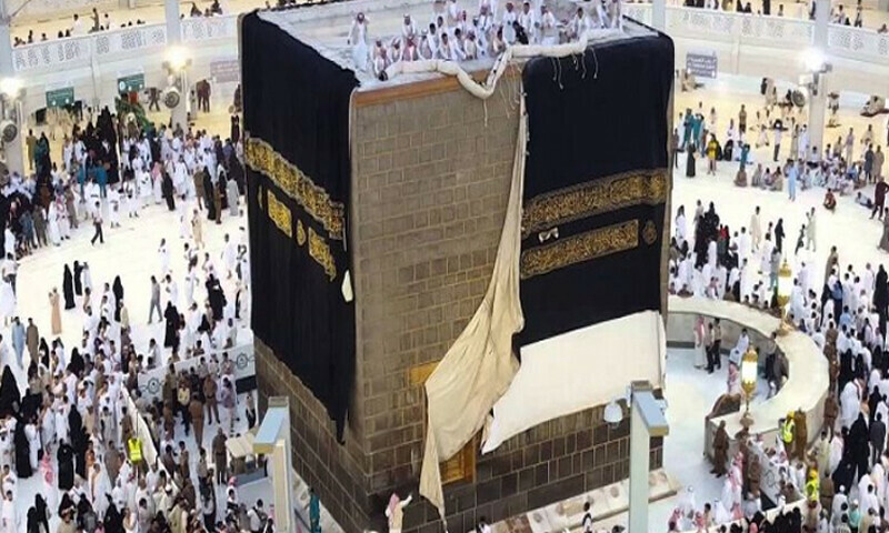 Covering Kaaba