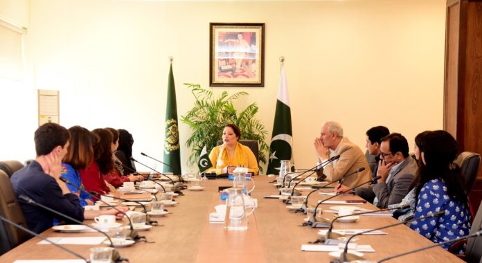 وزیر اعظم کی کوآرڈینیٹر برائے موسمیاتی تبدیلی اور ماحولیاتی رابطہ رومینہ خورشید عالم سے میلان یونیورسٹی کے طلباء کے وفد کی ملاقات وزیر اعظم کی کوآرڈینیٹر برائے موسمیاتی تبدیلی اور ماحولیاتی رابطہ رومینہ خورشید عالم سے میلان یونیورسٹی کے طلباء کے وفد کی ملاقات