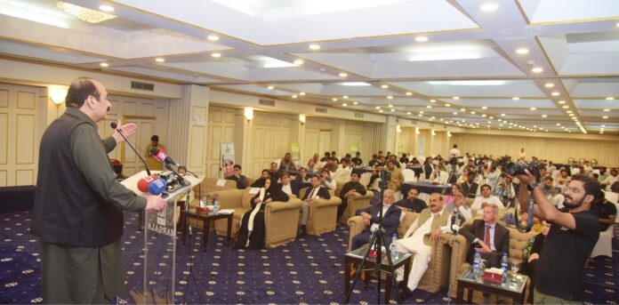 کھیل کے میدان میں محنت سے آسمان کو چھو سکتے ہیں، رانا مشہود احمد خاں کی پاکستان سٹریٹ فٹ بال ٹیم کے اعزاز میں تقریب میں شرکت