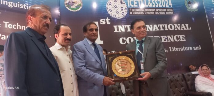 قائمقام صدر آزاد جموں و کشمیر چوہدری لطیف اکبر کا وویمن یونیورسٹی باغ میں منعقدہ بین الاقوامی کانفرنس کے افتتاحی اجلاس سے خطاب قائمقام صدر آزاد جموں و کشمیر چوہدری لطیف اکبر کا وویمن یونیورسٹی باغ میں منعقدہ بین الاقوامی کانفرنس کے افتتاحی اجلاس سے خطاب