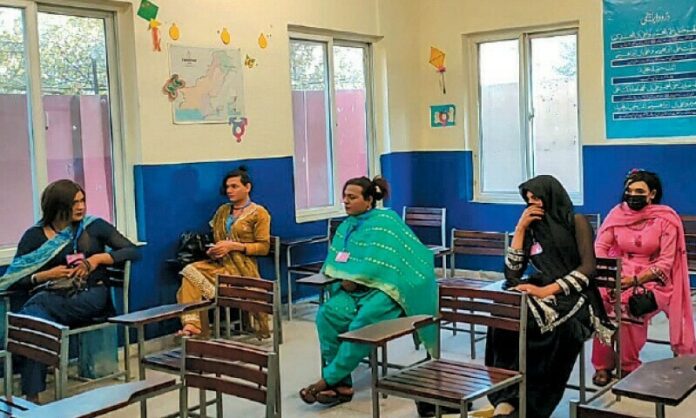 ٹرانس جینڈر کمیونٹی کالودھراں میں پہلے خواجہ سرا سکول کے قیام کا خیرمقدم