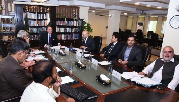 وزیر خزانہ محمد اورنگزیب کی پاک عمان انویسٹمنٹ کمپنی لمیٹڈ کے چیئرمین جولینڈ جیفر سلیم السید کے ساتھ ورچوئل میٹنگ ،سرمایہ کاری اور تجارتی روابط بڑھانے کے طریقوں پر تبادلہ خیال Finance Minister Muhammad Aurangzeb