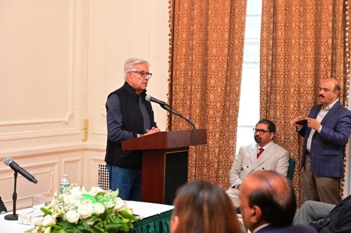 وزیر اعظم نے پوری دنیا کے سامنے کشمیر اور فلسطین کا مقدمہ پیش کیا،وزیر اعظم نے بھارتی جارحیت پر منہ توڑ جواب دینے کا پیغام دے کر قوم کی ترجمانی کی، خواجہ محمد آصف وزیر اعظم نے پوری دنیا کے سامنے کشمیر اور فلسطین کا مقدمہ پیش کیا،وزیر اعظم نے بھارتی جارحیت پر منہ توڑ جواب دینے کا پیغام دے کر قوم کی ترجمانی کی، خواجہ محمد آصف