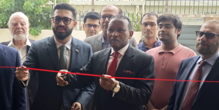 پاکستان میں ایتھوپیا کے سفیر ڈاکٹر جمال بیکر عبد اللہ نے کراچی میں ایتھوپیا کے اعزازی قونصلیٹ کا افتتاح کر دیا پاکستان میں ایتھوپیا کے سفیر ڈاکٹر جمال بیکر عبد اللہ نے کراچی میں ایتھوپیا کے اعزازی قونصلیٹ کا افتتاح کر دیا