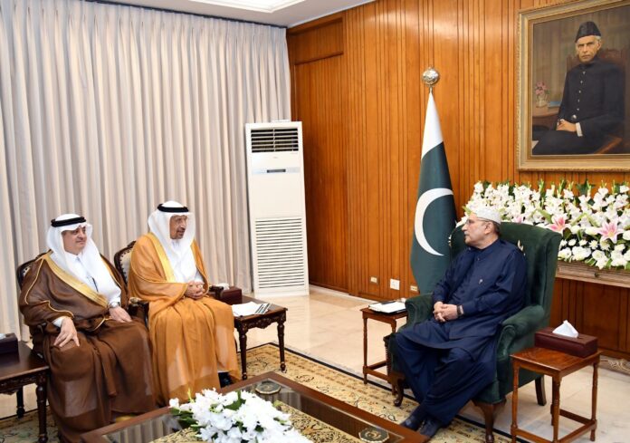 صدر آصف علی زرداری سے سعودی وزیر سرمایہ کاری کی قیادت میں وفد کی ملاقات ، معیشت، زراعت، کان کنی اور آئی ٹی جیسے اہم شعبوں میں باہمی تعاون بڑھانے کے عزم کا اعادہ صدر آصف علی زرداری سے سعودی وزیر سرمایہ کاری کی قیادت میں وفد کی ملاقات ، معیشت، زراعت، کان کنی اور آئی ٹی جیسے اہم شعبوں میں باہمی تعاون بڑھانے کے عزم کا اعادہ