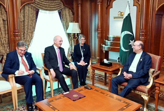 پاکستان اور ترکیہ کے درمیان ریل روابط بہتر بنانے کی ضرورت ہے، دونوں ممالک کے درمیان تجارتی اور اقتصادی تعاون، عوامی رابطوں کو فروغ دینا ہوگا، صدر آصف علی زرداری کی ترک پارلیمنٹ کے سپیکر سے گفتگو پاکستان اور ترکیہ کے درمیان ریل روابط بہتر بنانے کی ضرورت ہے، دونوں ممالک کے درمیان تجارتی اور اقتصادی تعاون، عوامی رابطوں کو فروغ دینا ہوگا، صدر آصف علی زرداری کی ترک پارلیمنٹ کے سپیکر سے گفتگو