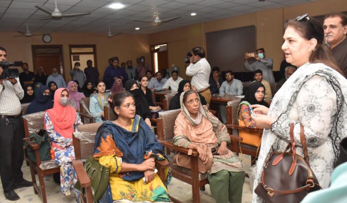 بی آئی ایس پی میں رجسٹرڈ خاندانوں کے بچوں کی تکنیکی اور پیشہ ورانہ تربیت پروگرام کی اولین ترجیحات میں سے ایک ہے، سینیٹر روبینہ خالد بی آئی ایس پی میں رجسٹرڈ خاندانوں کے بچوں کی تکنیکی اور پیشہ ورانہ تربیت پروگرام کی اولین ترجیحات میں سے ایک ہے، سینیٹر روبینہ خالد