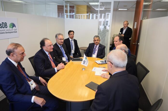 وزیرخزانہ محمداونگزیب کا واشنگٹن ڈی سی میں مصروفیات کے دوران اظہارخیال