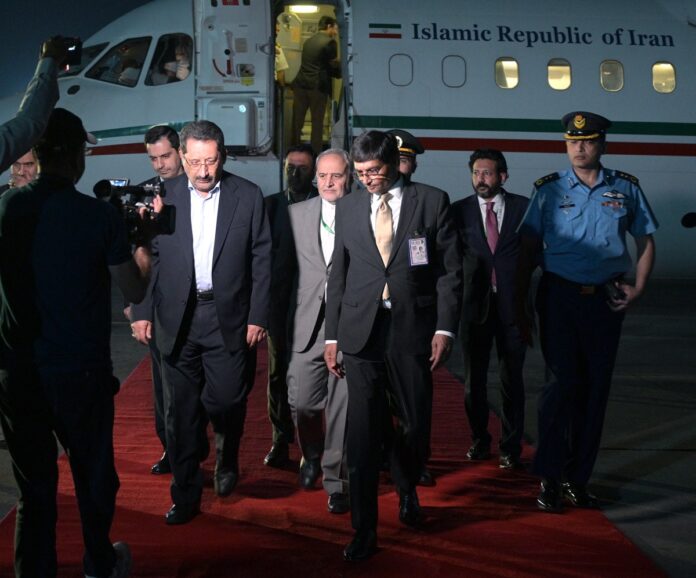 ایران کے وزیر صنعت و تجارت سید محمد عطابیک شنگھائی تعاون تنظیم کی کونسل آف ہیڈز آف گورنمنٹ کے 23 ویں اجلاس میں شرکت کے لیے پاکستان پہنچ گئے ایران کے وزیر صنعت و تجارت سید محمد عطابیک شنگھائی تعاون تنظیم کی کونسل آف ہیڈز آف گورنمنٹ کے 23 ویں اجلاس میں شرکت کے لیے پاکستان پہنچ گئے