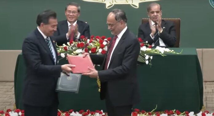 پاکستان اور چین کا مختلف شعبوں میں باہمی تعاون کو مزید فروغ دینے پر اتفاق، 13 ایم اویوز اور دستاویزات کا تبادلہ پاکستان اور چین کا مختلف شعبوں میں باہمی تعاون کو مزید فروغ دینے پر اتفاق، 13 ایم اویوز اور دستاویزات کا تبادلہ