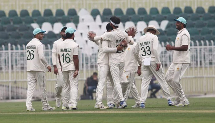 سری لنکا اے نے پاکستان شاہینز کے خلاف چار روزہ میچ کے تیسرے روز اپنی دوسری اننگز میں 9 وکٹوں کے نقصان پر 364 رنز بنا لیے