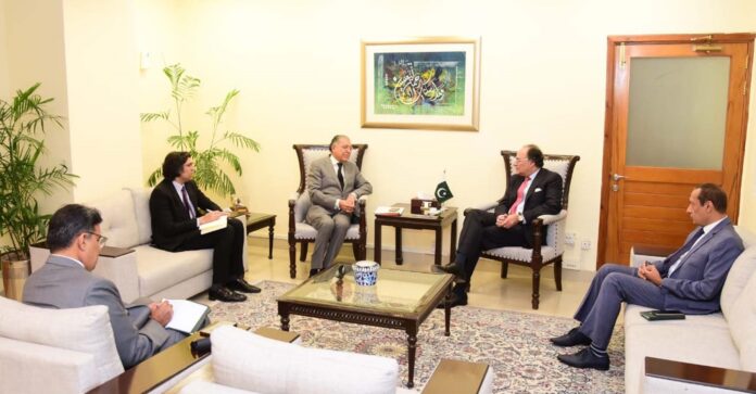 وزیر خزانہ محمد اورنگزیب سے اقوام متحدہ میں پاکستان کے مستقل مندوب منیر اکرم کی ملاقات، ترقی پذیر ممالک کی امداد کے لئے تجارتی اصلاحات کو فروغ دینے کی کاوشوں پر روشنی ڈالی