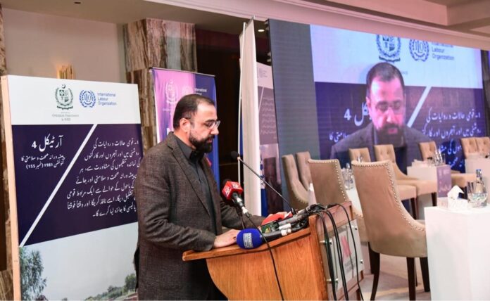 صحت مند ماحول ہر مزدور کا حق ہے جس سے صنعتی ترقی اور پائیداری ممکن ہوتی ہے،وفاقی وزیر سمندر پار پاکستانیز چوہدری سالک حسین کا لیبر کانفرنس سے خطاب