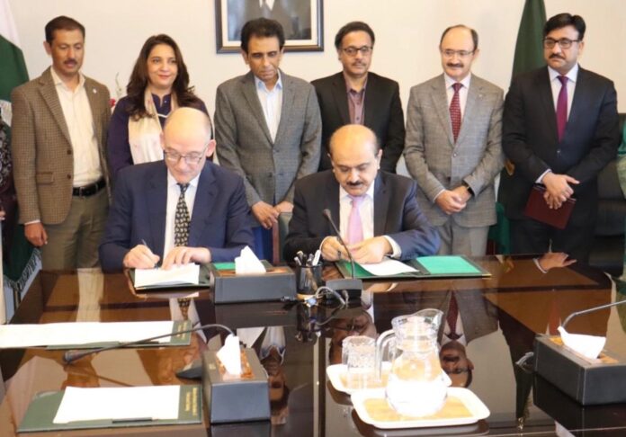 انٹرنیشنل ایجوکیشن فار کیمبرج یونیورسٹی پریس اینڈ اسیسمنٹ کے وفد کا وزارت فیڈرل ایجوکیشن اینڈ پروفیشنل ٹریننگ کا دورہ
