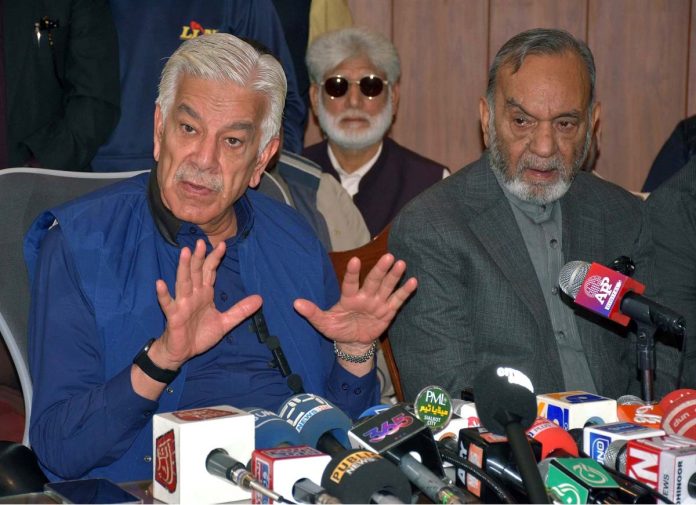 پی ٹی آئی لاشوں پر جھوٹا پروپیگنڈہ کر رہی ہے ، وزیر دفاع خواجہ محمد آصف