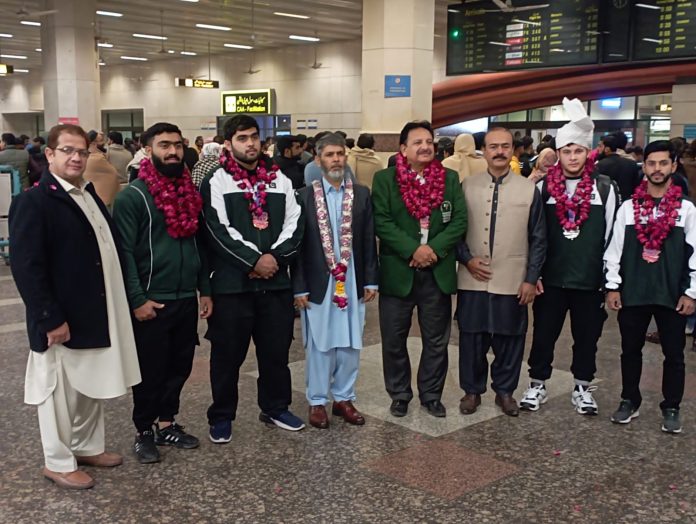 پاکستان ویٹ لفٹنگ ٹیم کی فار ایسٹ چیمپئن شپ روس سے واپس پاکستان پہنچ گئی، ٹیم نے مجموعی طور پر تیسری پوزیشن حاصل کی