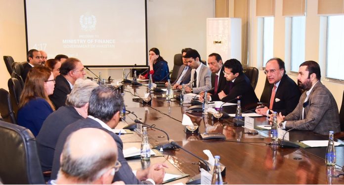 مہنگائی اور شرح سود میں کمی کی وجہ سے کاروباری اور معاشی سرگرمیوں میں مثبت اضافہ ہوا،کاروبار اور سرمایہ کاری میں اضافہ کیلئے تمام سہولیات فراہم کرنے میں پرعزم ہیں، وزیر خزانہ سینیٹر محمد اورنگزیب کی وفود گفتگو