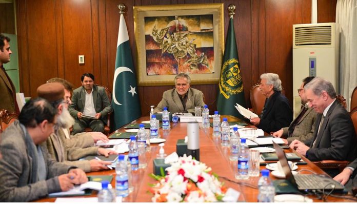 نائب وزیراعظم محمد اسحاق ڈار کی زیر صدارت کھاد کی قیمتوں کے استحکام کو یقینی بنانے کےلئے کابینہ کمیٹی کا اجلاس