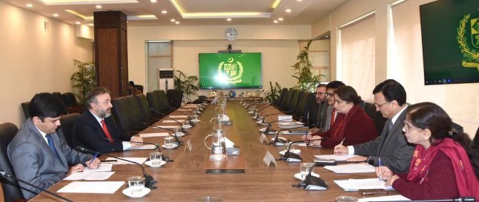 پاکستان نے 2022 میں تاریخ کی بدترین سیلاب کی تباہی کا سامنا کیا ، لاکھوں لوگ بے گھر ہوئے، وزیر اعظم کی ماحولیاتی معاون رومینہ خورشید عالم کی ورلڈ بینک کے کنٹری ڈائریکٹر سے گفتگو