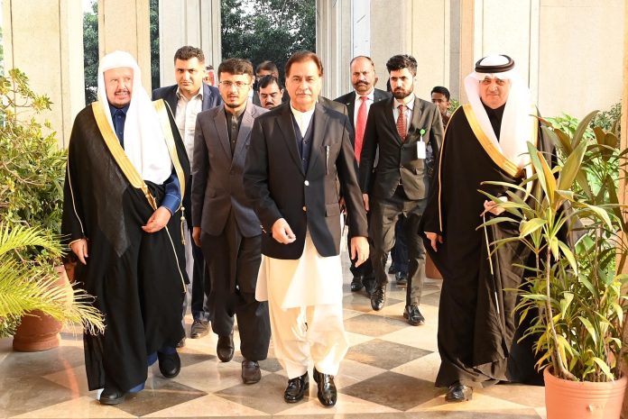 سعودی عرب کی شوریٰ کونسل کے چیئرمین ڈاکٹر عبداللہ بن محمد بن ابراہیم الشیخ اعلیٰ سطحی پارلیمانی وفد کے ہمراہ اسلام آباد پہنچ گئے