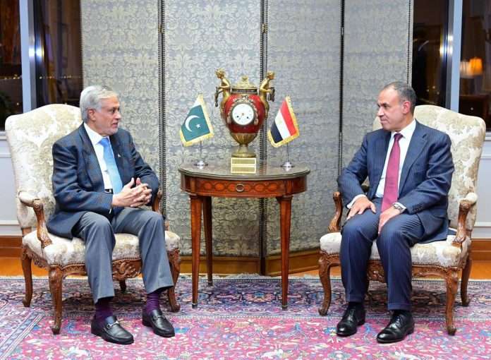 نائب وزیر اعظم اسحاق ڈار کی مصری وزیر خارجہ سے ملاقات، سیاسی، دفاعی، ثقافتی، اقتصادی اور تجارتی تعلقات کو مزید مستحکم کرنے پر اتفاق