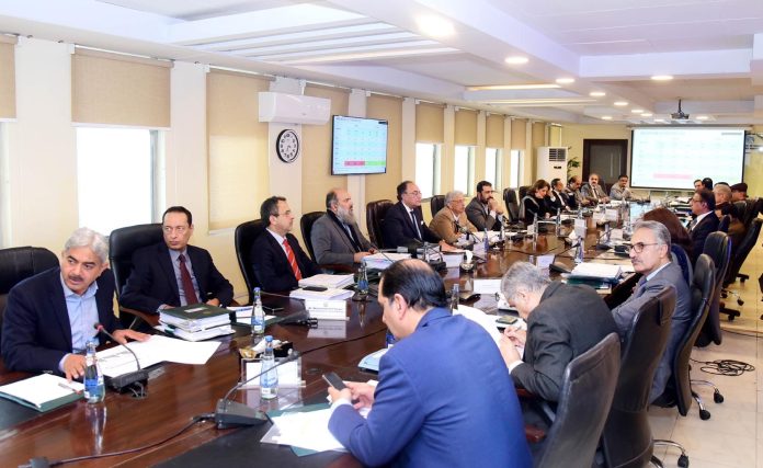 وفاقی وزیرخزانہ محمداورنگزیب کی زیر صدارت کابینہ کی اقتصادی رابطہ کمیٹی کا اجلاس، طویل المیعاد وپائیدار اقتصادی ترقی اور روزگار کے مواقع میں اضافہ کیلئے سرکاری ونجی شعبہ کی شراکت داری مضبوط بنانے پرزور