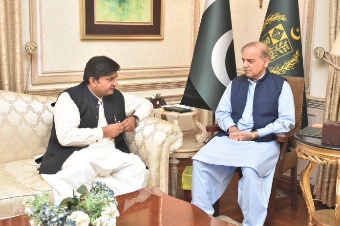 وزیراعظم شہباز شریف سے اسپیکر پنجاب اسمبلی ملک احمد خان کی ملاقات