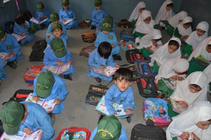 بلوچستان کے 8 اضلاع میں مفت سرکاری درسی کتب کی تقسیم شروع ہو چکی ہے، صوبائی وزیر تعلیم راحیلہ حمید درانی