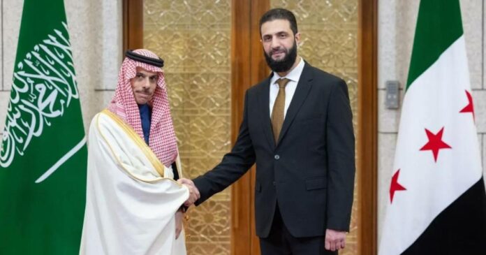 سعودی وزیر خارجہ کا دورہ دمشق، نئی انتظامیہ کے سربراہ سے ملاقات، شام پر عائد پابندیوں کے خاتمے پر زور