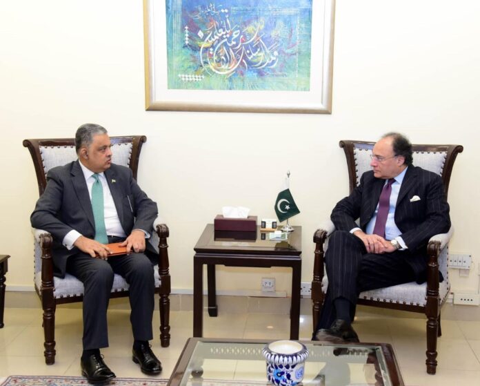 امریکا پاکستان کابڑا تجارتی شراکت دار ہے، وزیرخزانہ محمداورنگزیب کی امریکا میں پاکستان کے سفیرسے ملاقات میں گفتگو