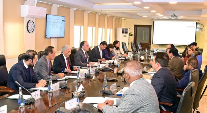 نیو انرجی وہیکل پالیسی2025-30 کی بروقت تشکیل وتدوین اور نفاذ کے لیے مربوط کوششوں ضرورت ہے، وزیرخزانہ سینیٹرمحمداورنگزیب کا اجلاس سے خطاب