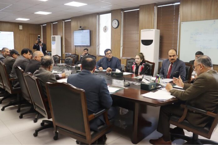 وفاقی وزیر برائے منصوبہ بندی و ترقی پروفیسر احسن اقبال کی زیر صدارت اعلیٰ سطحی اجلاس