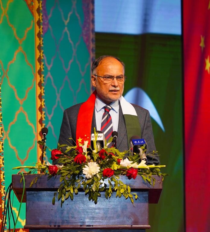 وزیر خزانہ محمد اورنگزیب پاکستان پویلین لنچ میں مہمان خصوصی کے طور پر مدعو