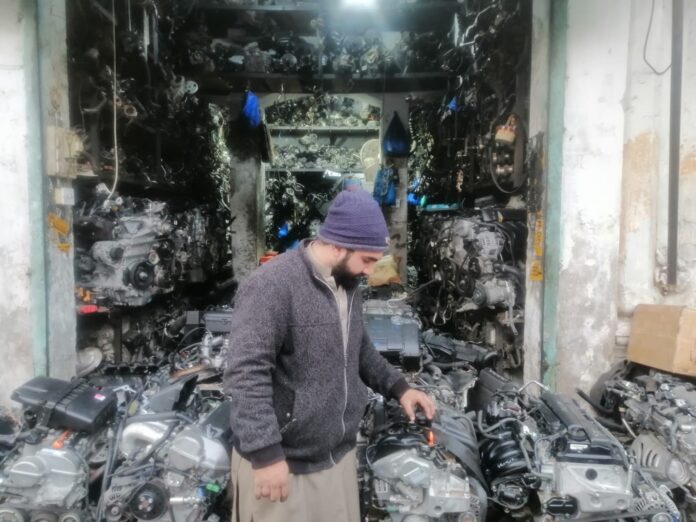 سینما گھروں اور کھا بوں کے علاوہ دو اہم ترین آٹو مارکیٹیں سلطان کا کھو اور مٹھو کا احاطہ تاریخی شہر راولپنڈی کی شہرت کی بڑی وجہ